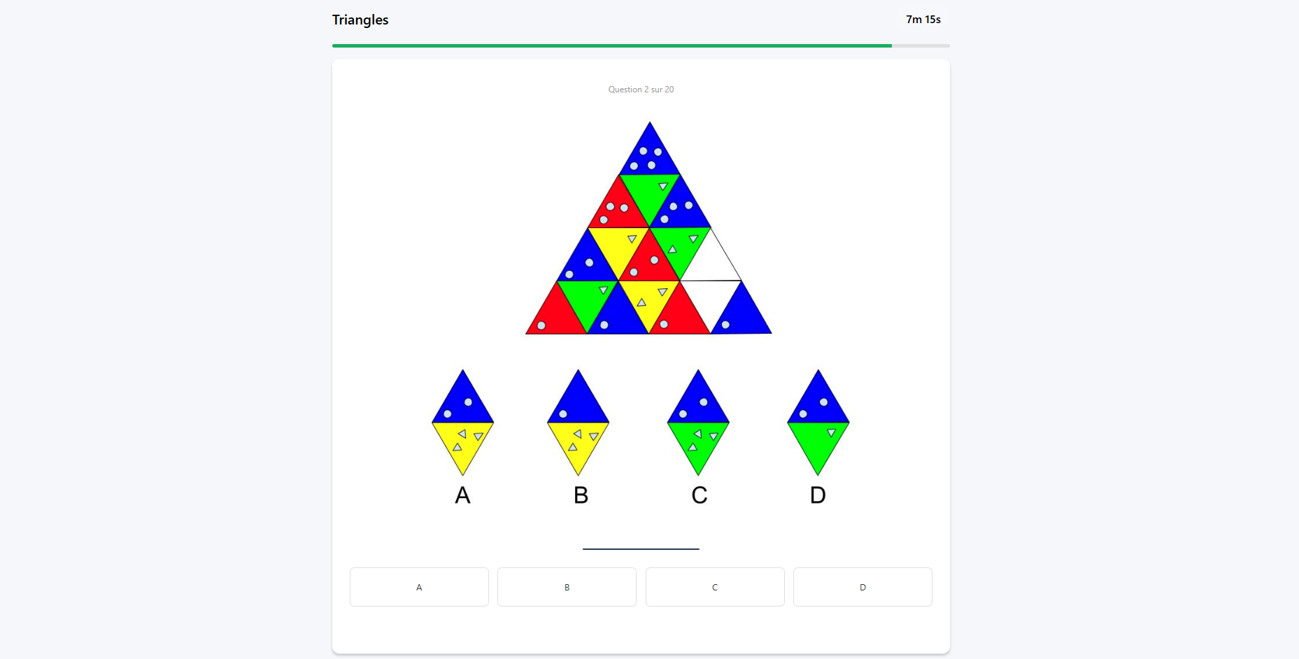 Question 2 sur 20 : figure de triangles rouges, verts, jaunes et bleus à pastilles, deux cases blanches à compléter parmi quatre propositions