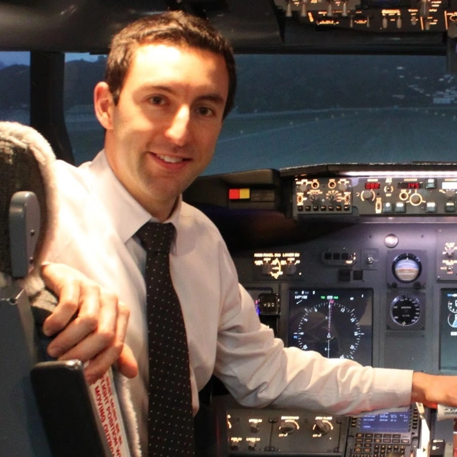 Xavier Tytelman aux commandes d'un simulateur de vol de ligne